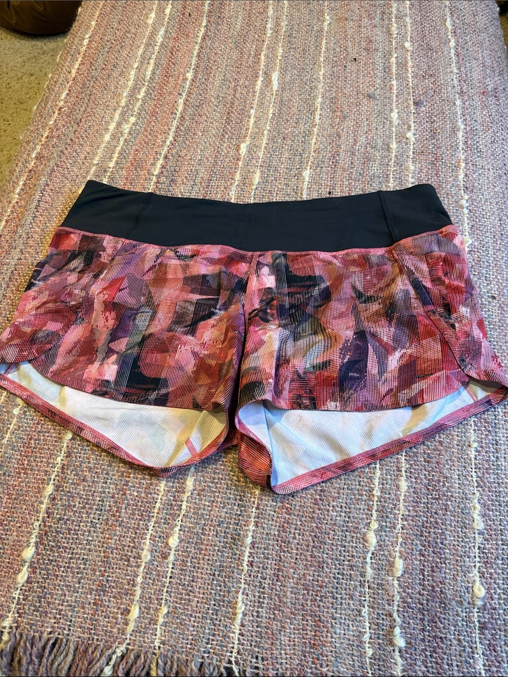 Lululemon speed up Women’s Pink Patterned Running Shorts with Black Waistband